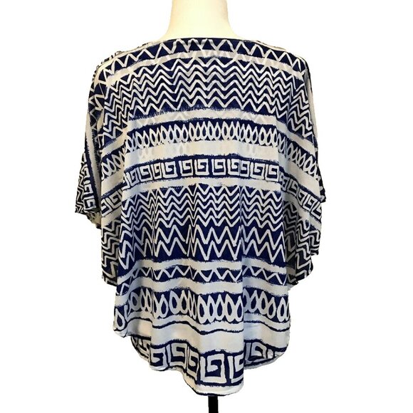CHICO'S Layered Tiered Cape Top Womens Size Medium White Blue Greek Pattern - Picture 4 of 7